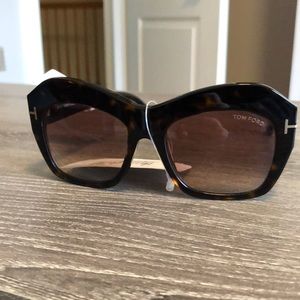 NWT Tom Ford Emmanuelle Sunnies!!